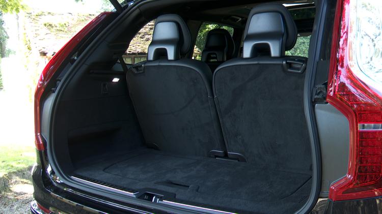 VOLVO XC90 ESTATE 2.0 T8 PHEV Plus Edition Dark 5dr AWD Geartronic